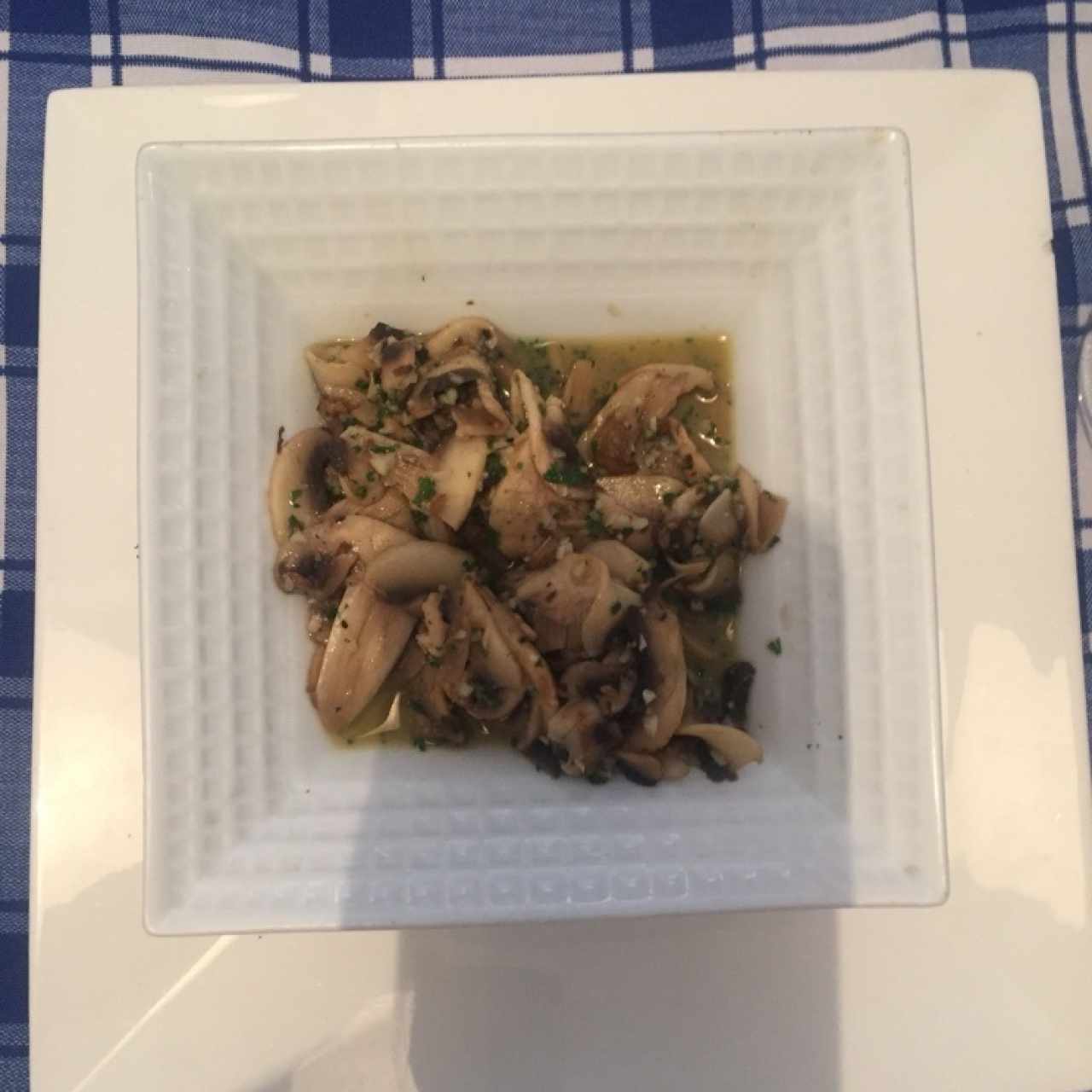 Champiñones al ajillo