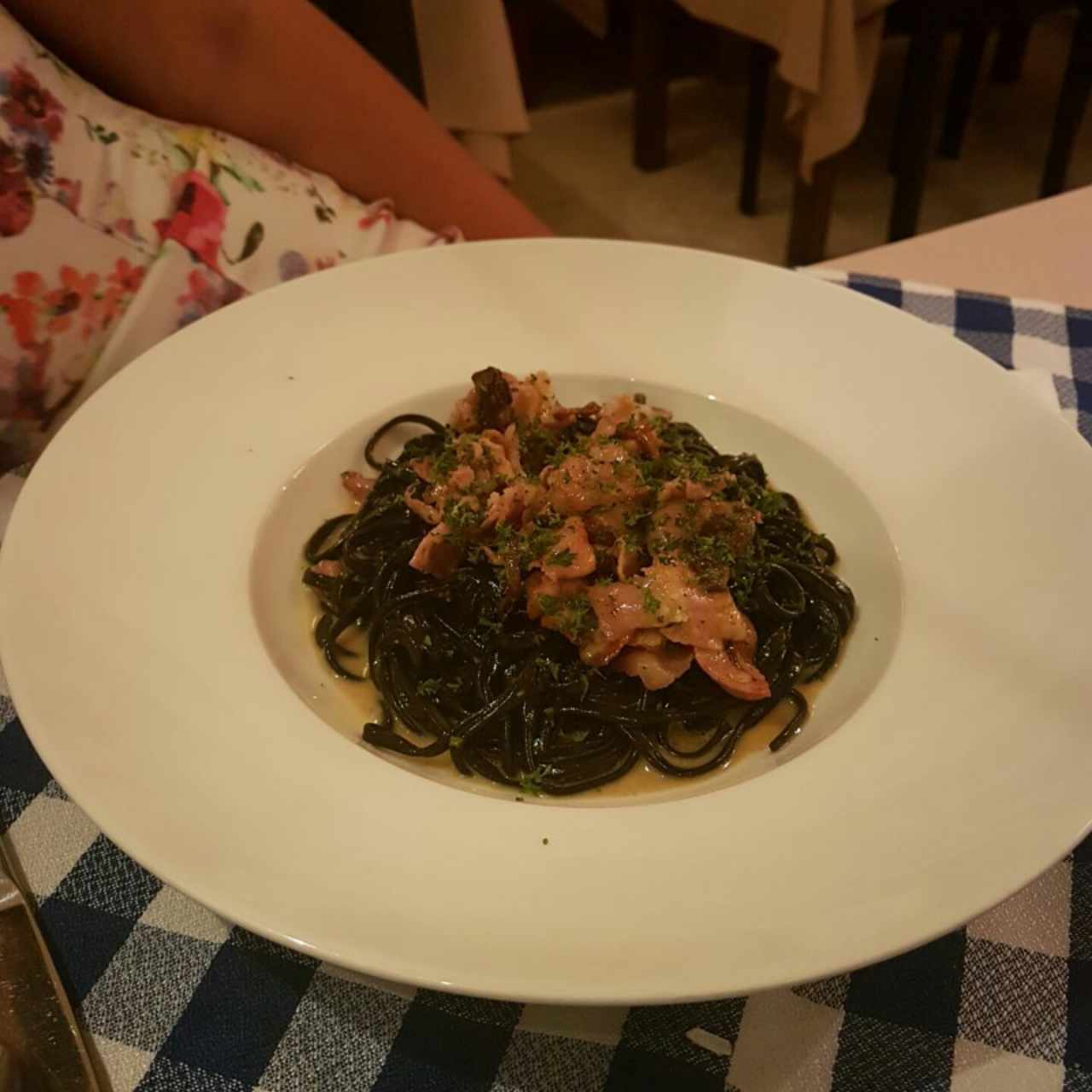 carbonara en pasta tinta de calamar