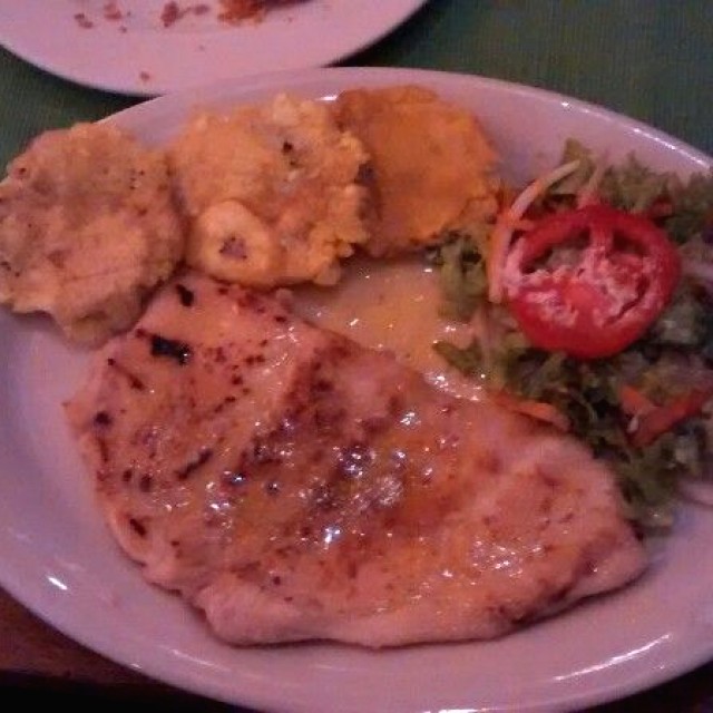 Filete de robalo al ajillo