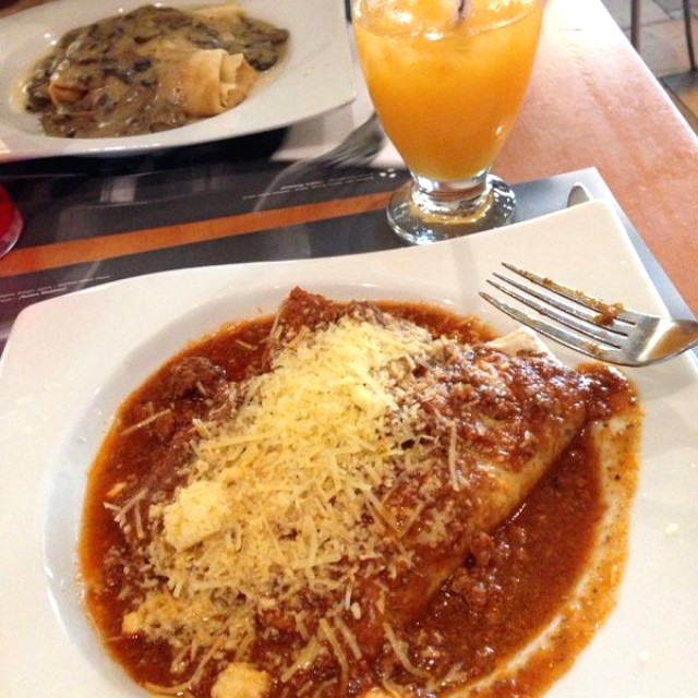 Crepes boloñesa con jamon y queso