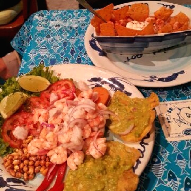 Ceviche peruano de pescado y camarón y Ceviche mexicano 