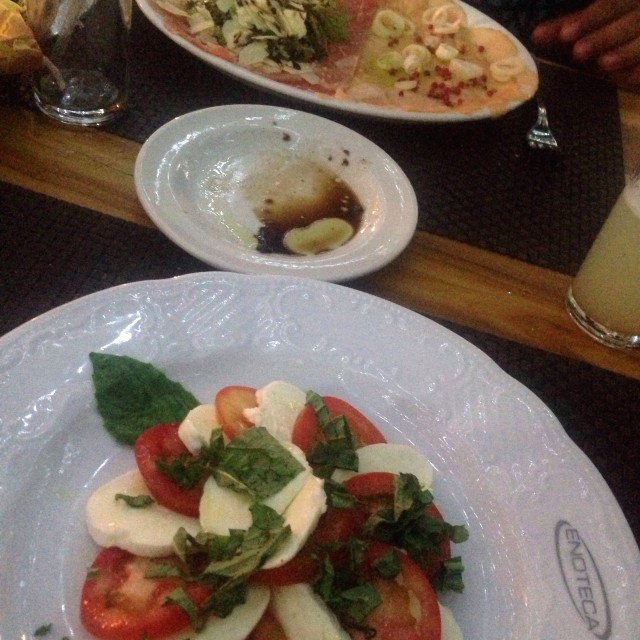 Queso de bufalo y carpaccio 