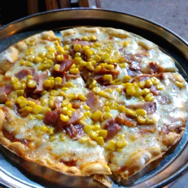 Pizza de maiz y tocineta 