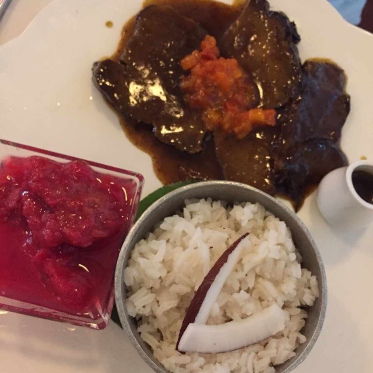 posta negra, arroz con coco y platanitos en tentación