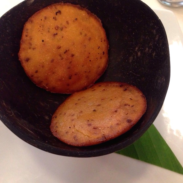 Arepas de maíz y anís de cortesía