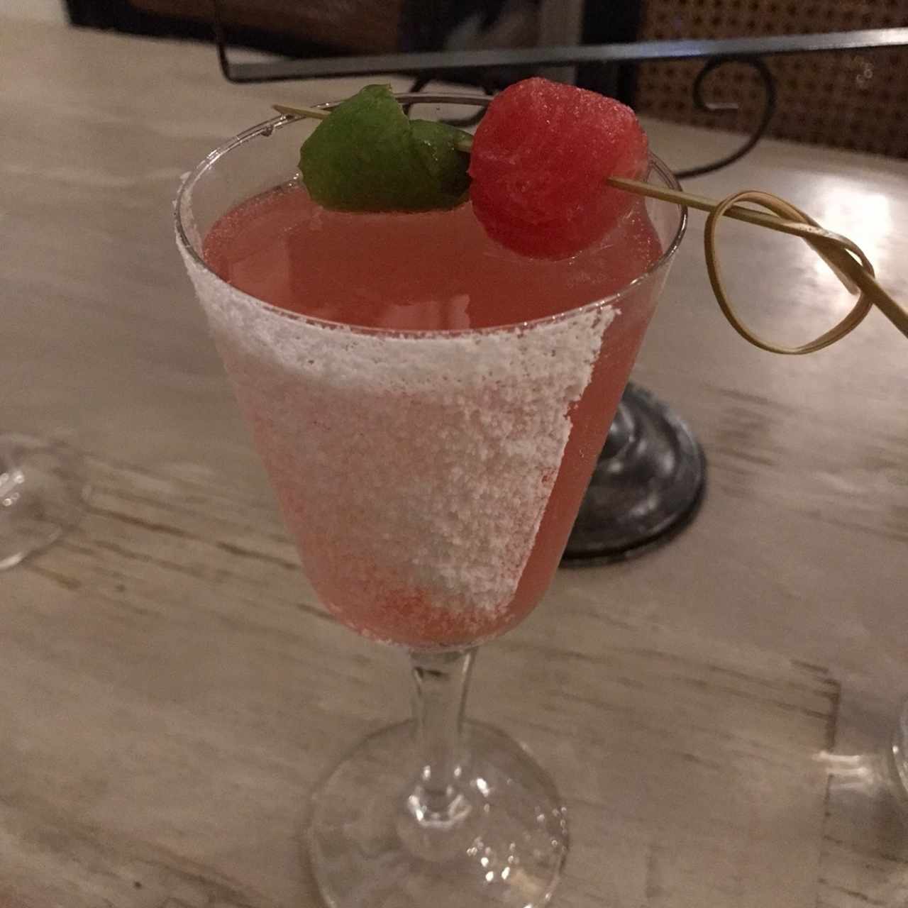 Coctel de tequila con sandia y espumante 