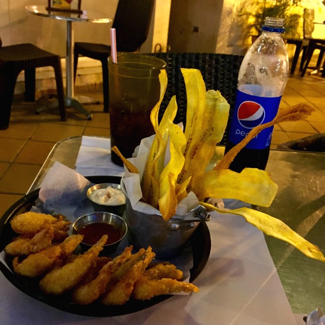 Canasta deblangostinos con platanos y suero costeño. 