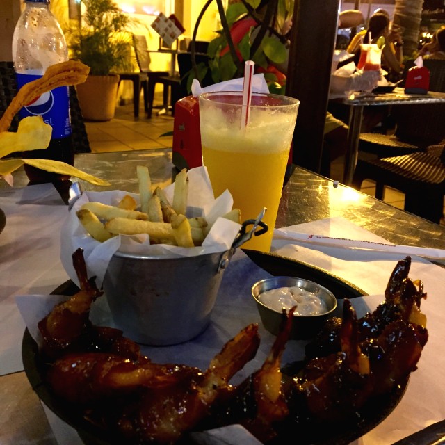 Langostinos envueltos de bacon. 
