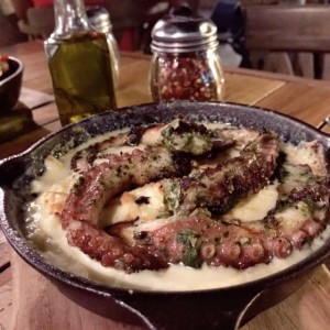 Cacerola Di Mare: Pulpo a la parrilla sobre papa gratinada ? TIENEN que probarla ?
