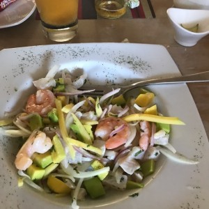 ceviche de camarones y mango
