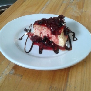 Flan de queso y frutos rojos