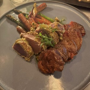 Tuna with pistacchio crumbs