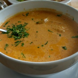 crema de tomate y mariscos