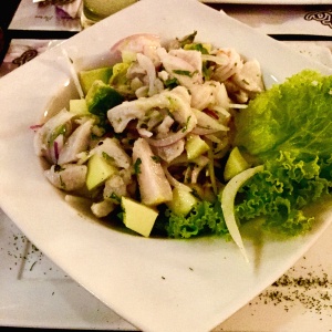 Seviche pescado mango y aguacate