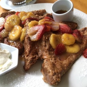 tostadas francesas con banana y fresa