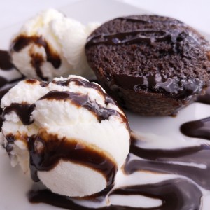 Postre de Chocolate con Helado