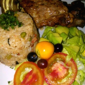 Arroz caramelizado y costillas bbq