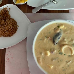 Cazuela de Mariscos Costeña