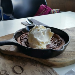 brownie de milo con helado