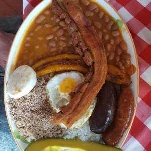 bandeja paisa hacienda