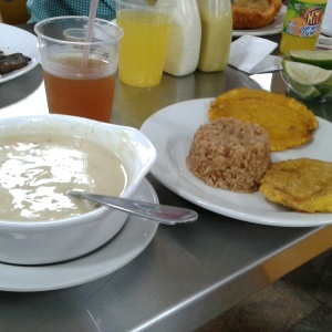 Cazuela de mariscos (media)