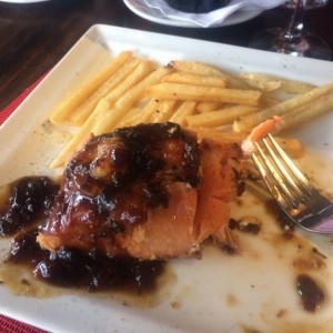 salmon encrostado con camarones