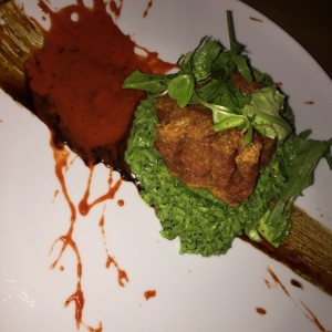 Chicharron de pirarucu con arroz cremoso de cilantro