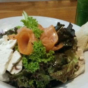 ensalada de salmon ahumado