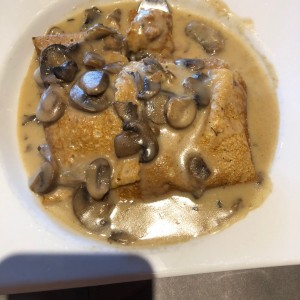 Crepe de ternera con champiñones
