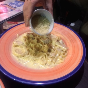 Pasta alfredo con pollo