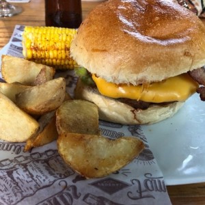hamburguesa con costilla y tocineta