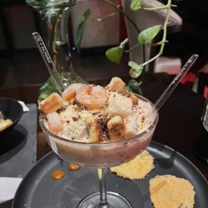 Ceviche de salmón con camarones