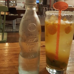 Soda saborizada de frutos amarillos