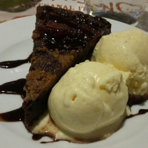 torta de chocolate con helado