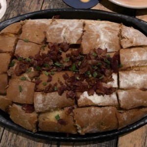 Pan con salsa de queso