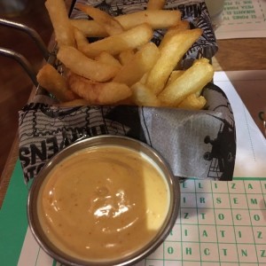 Papitas con salsa mayo