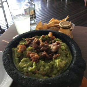 guacamole con chicharron