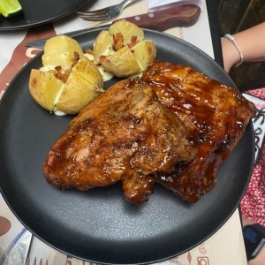 Costillas Barbaro con papas americanas
