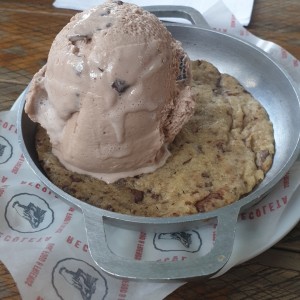 Galleta con helado de ferrero