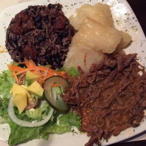 Ropa Vieja con yuca al mojo