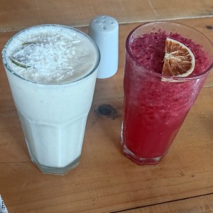 limonada de coco y frutos rojos