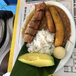Bandeja surtida chicharronada