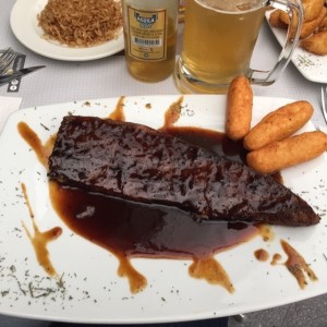Posta cartagenera con arroz con coco y carinañolas