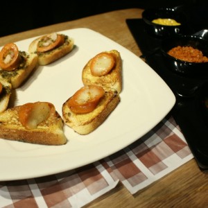 Montaditos de Salchichas Rellenas