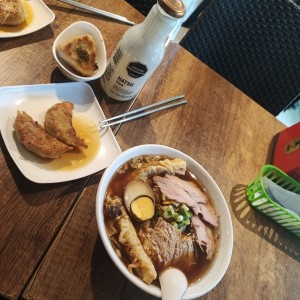 Ramen y Giozas 