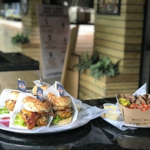 hamburguesas personalizadas y papas five star
