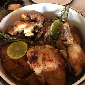Pollo con salsa de la casa