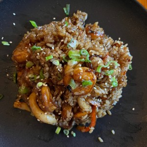 Yakimeshi camarones y calamares