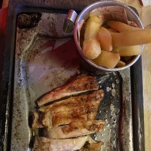 Pollo a la plancha con papas francesas 
