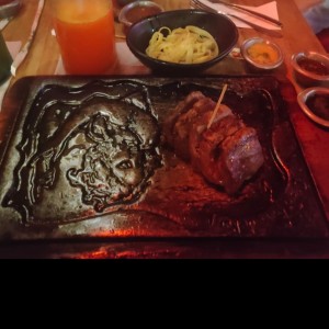Lomo de res con tres salsas especiales